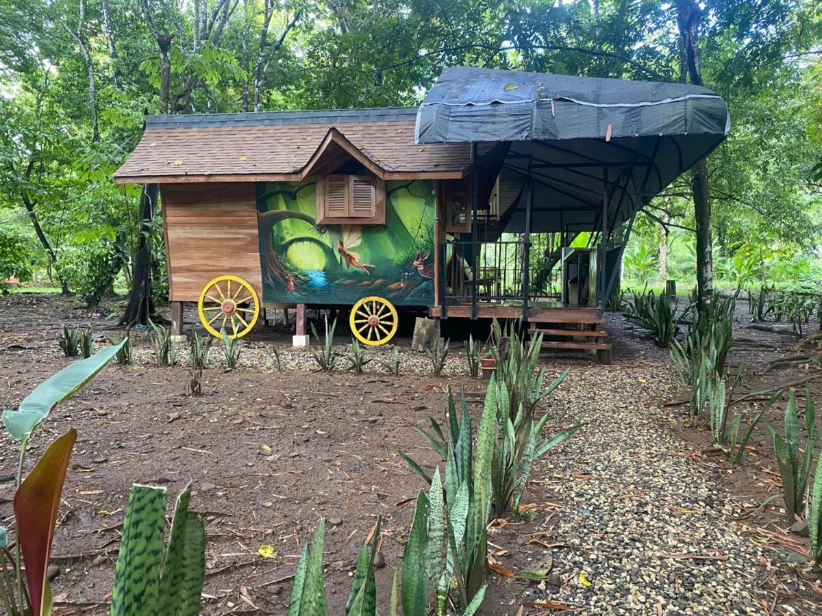 Gypsy Wagons Ξενοδοχείο Pavones  Εξωτερικό φωτογραφία